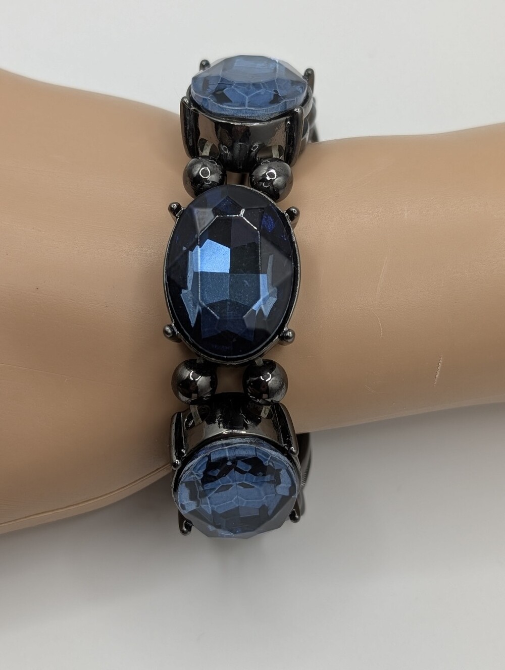 Chunky Blue Faceted Crystal Stone Stretch Bracelet NWOT